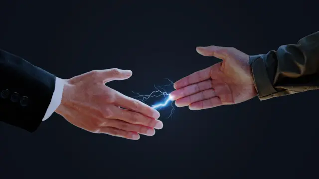 கதவு கைப்பிடியை தொட்டதும் 'ஷாக்' ஏன்?