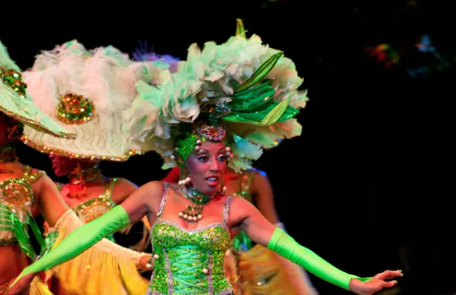 Kinh tế Cuba phụ thuộc nặng vào du lịch và kiều hối, trong ảnh là vũ trường World Tropicana, một tụ điểm thu hút du khách ở Havana