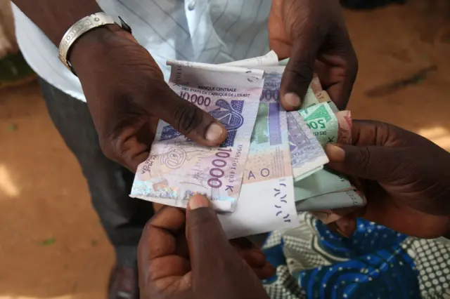 Le Sénégal fait face à une dette colossale héritée de la gestion de l'ancien régime de Macky Sall dont une dette cachée estimée à plus de 7 milliards de dollars.