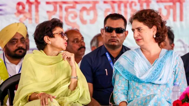 प्रियंका गांधी के साथ कुमारी शैलजा 