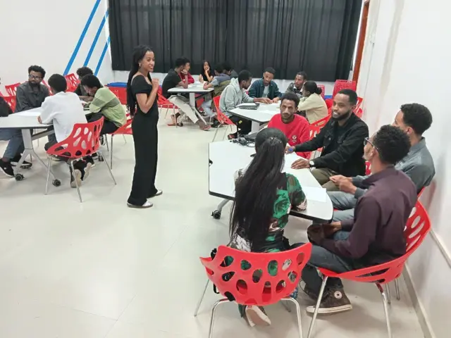 ፋና፡ ኣብ መቐለ ኣመሪካን ኮርነር ንመንእሰያት ስልጠናታት ምህዞ ስራሕ ትህብ 