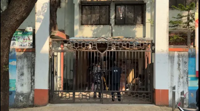 शाळेची इमारत