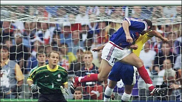 ዚዳን ብራዚል ላይ በቴስታ ግብ ሲያስቆጥር