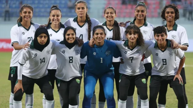 فٹ بالر خواتین ٹیم