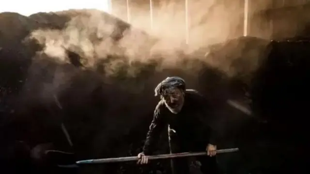 Kibarua hupata dola 2.2 hadi 3.4 wanapofanya kazi katika mgodi wa makaa ya mawe.