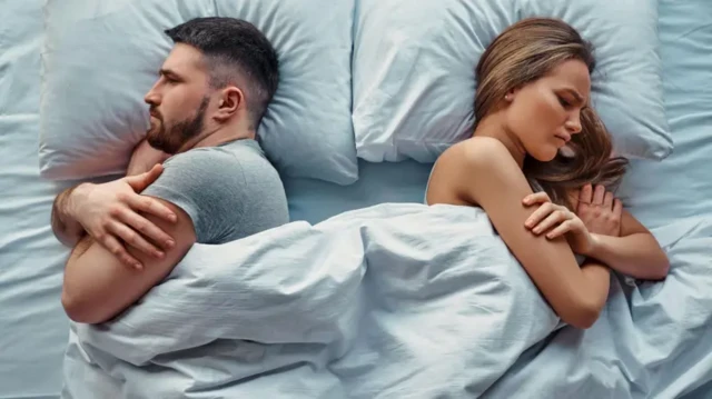 صحت سے متعلق عالمی ٹیکنالوجی کمپنی 'ریس میڈ' کے ایک سروے کے مطابق بھارت میں نیند سے طلاق کے سب سے زیادہ کیسز سامنے آئے ہیں۔
