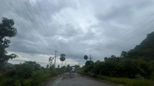 వైజాగ్‌లో తుపాను కారణంగా మారిన వాతావరణం 