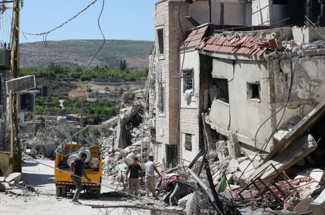 Desa Qlaileh, Lebanon selatan, 19 Juni 2026.