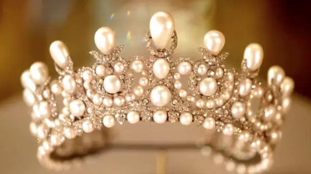 Tiara ozdobiona perłami, noszona przez francuską cesarzową Eugenię