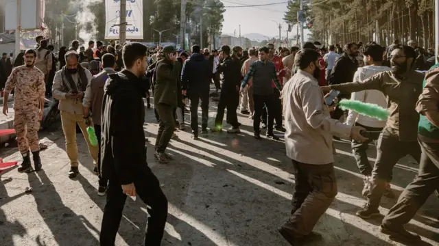 افراد با ظاهر بسیجی در کرمان