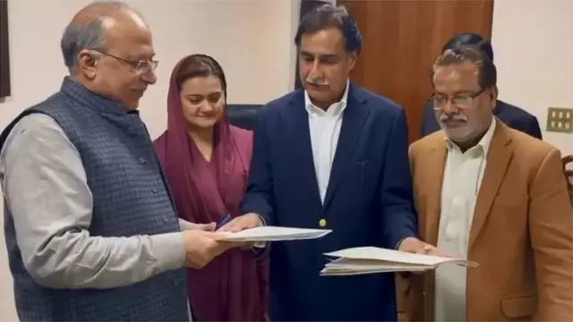 संसद सचिवालय में अविश्वास प्रस्ताव जमा किया जा चुका है