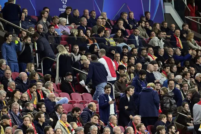 Ajaxlı seyirciler stadyumu maç bitmeden terk etti