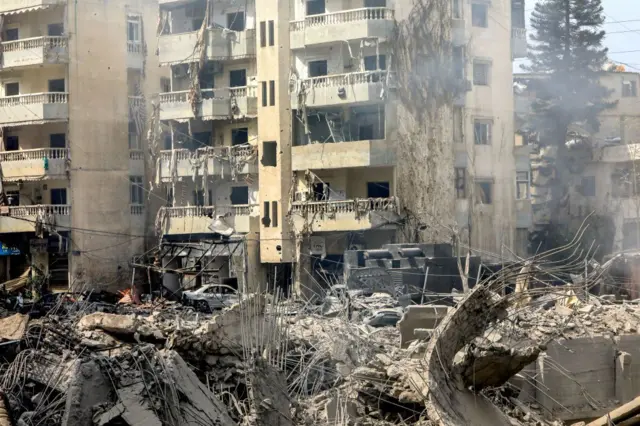 Edificio destruido en el suburbio de Kafaat en Beirut 