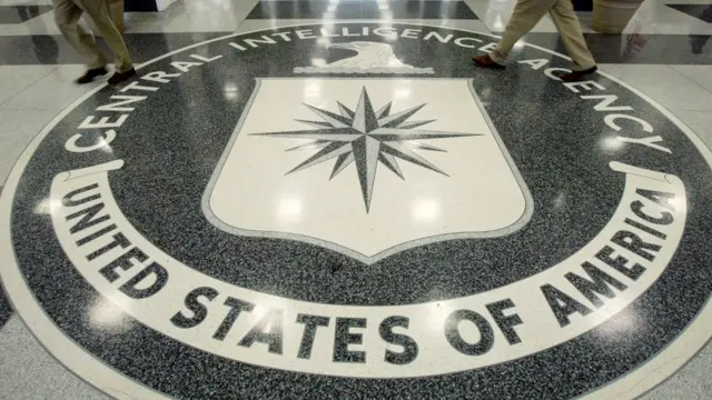 Piso con la leyenda de la CIA.