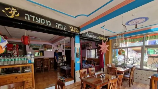 ਧਰਮਕੋਟ ਦੀਆਂ ਦੁਕਾਨਾਂ ਵਿੱਚ ਮੈਨਿਊ ਅਕਸਰ ਹਿਬਰੂ ਭਾਸ਼ਾ ਵਿੱਚ ਦੇਖਣ ਨੂੰ ਮਿਲਦਾ ਹੈ