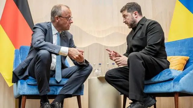 Канцлер Німеччини Фрідріх Мерц у двосторонній зустрічі з президентом України Володимиром Зеленським під час саміту G7 у місті Евіан на сході Франції 16 червня 2026 року.