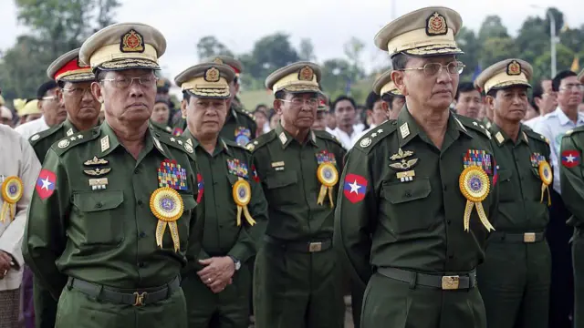 ဝန်ကြီးချုပ် ဗိုလ်ချုပ်ကြီးသိန်းစိန် ကို ကျော်လွန်ပြီး ဗိုလ်ချုပ်ကြီး သီဟသူရတင်အောင်မြင့်ဦးကို နေပြည်တော်တည်ဆောက်ရေးအတွက် တာဝန်ပေးခဲ့။