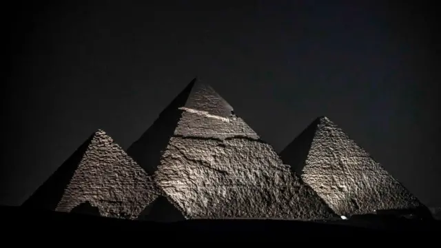 मेनकौरे पिरामिड