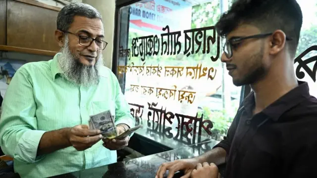 ডলার সঙ্কটে ভুগছে ছোট-বড় সব ব্যবসা প্রতিষ্ঠান।