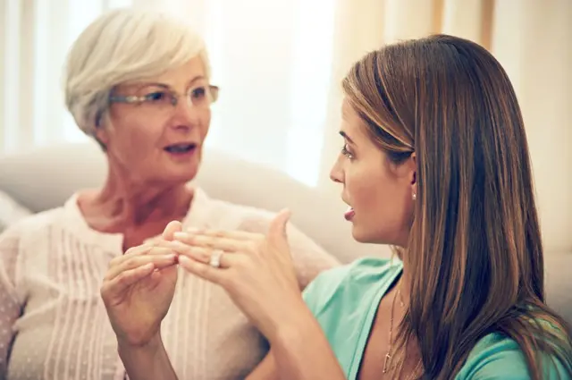 ఇద్దరు మహిళల మధ్య సంభాషణ