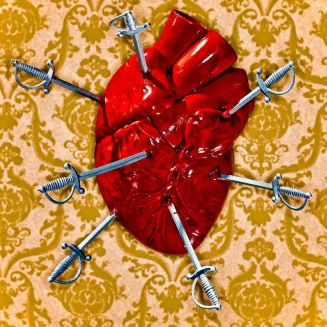 Patah hati sangat menyakitkan bagi kita, tak hanya secara emosional tapi juga secara fisik.