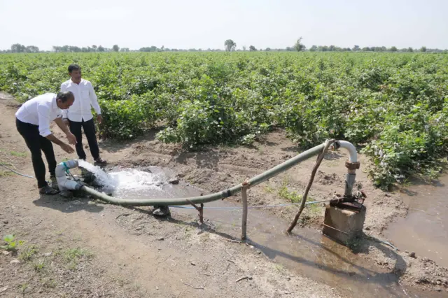 ગાગડિયો નદી, અમરેલી, દુધાળા ગામ, ભારતમાતા સરોવર, ચેકડૅમ, લાઠી, ગુજરાતમાં પાણીની સમસ્યા, ગુજરાતમાં જળવ્યવસ્થાપન, બીબીસી ગુજરાતી
