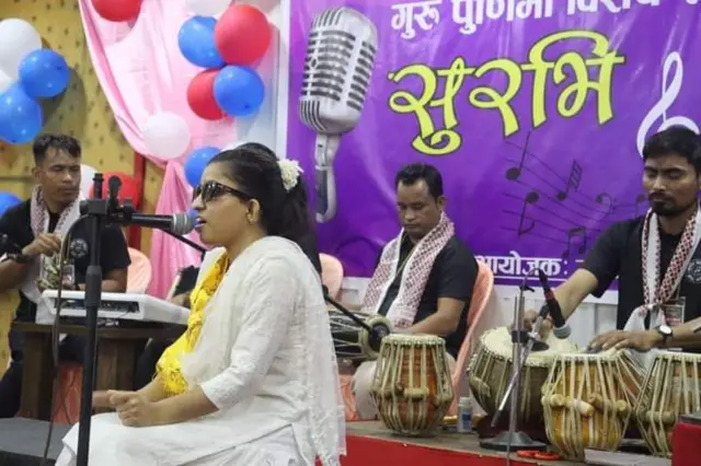 मेनुका विगतदेखि नै थुप्रै कार्यक्रमहरूमा भजन गाउन जाने गर्थिन्