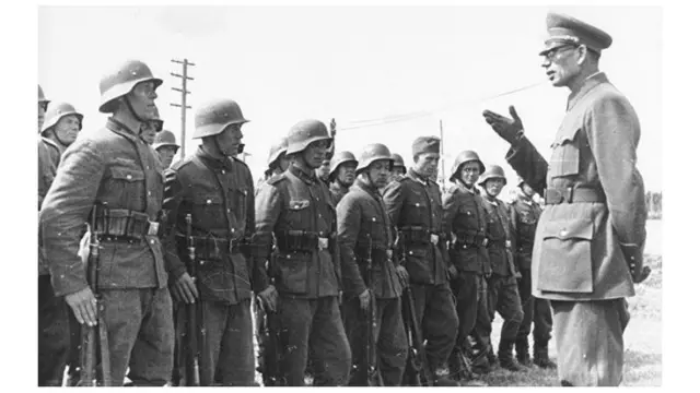 Генерал Власов жана анын Орустарды боштондукка чыгаруу армиясы