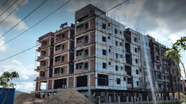 నిర్మాణంలో ఉన్న అపార్ట్‌మెంట్