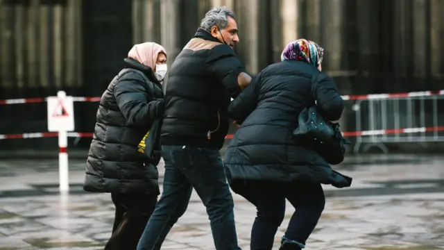 Almanya'nın Köln kentinde de fırtına etkili oldu