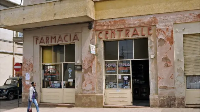 ኣብ ጎዶና ናቅፍ እትርከብ ፋርማሲ ሴንትራል 21 ሓምለ 2013