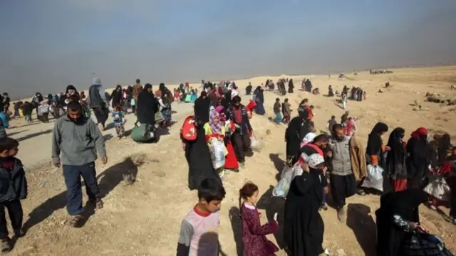 مدنيون يعودون إلى حمام العليل