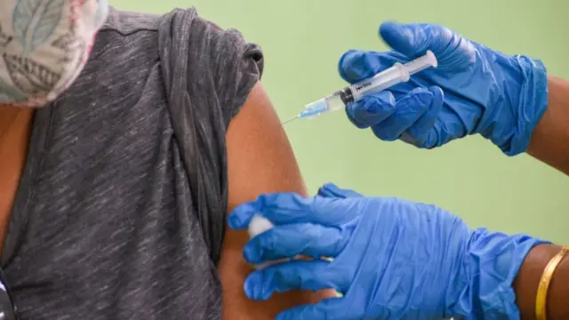 कोरोना लस