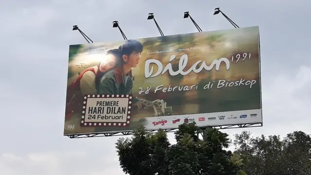 Baliho film Dilan
