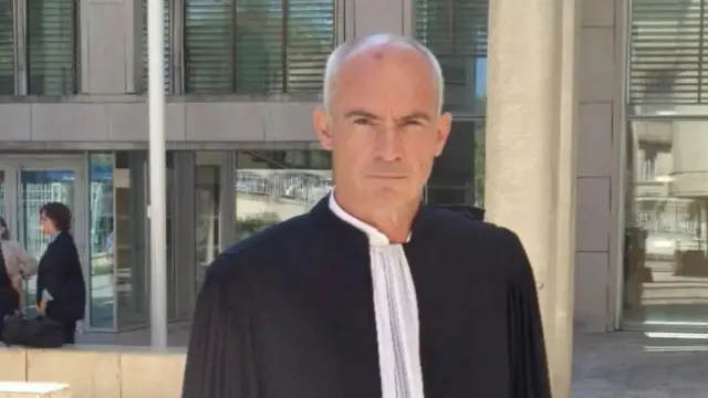 Жан Марк Дарригейд окуяны жеткен акылсыздык деп мүнөздөдү