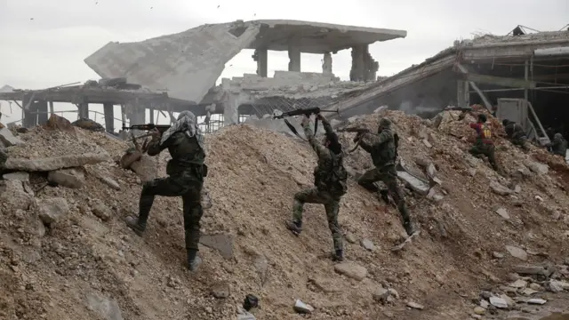 Suirye ordusundan askerler Doğu Halep'te