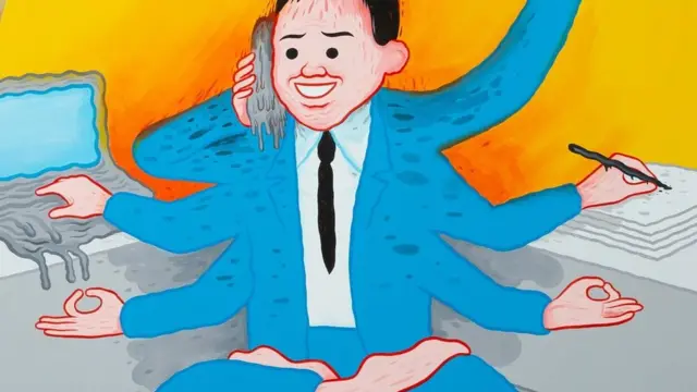 忙碌的上班族即便著火還在工作邊打坐邊做瑜珈