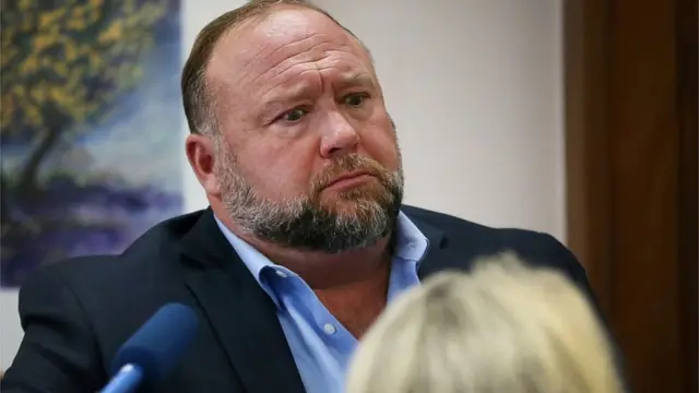 Alex Jones en el juicio