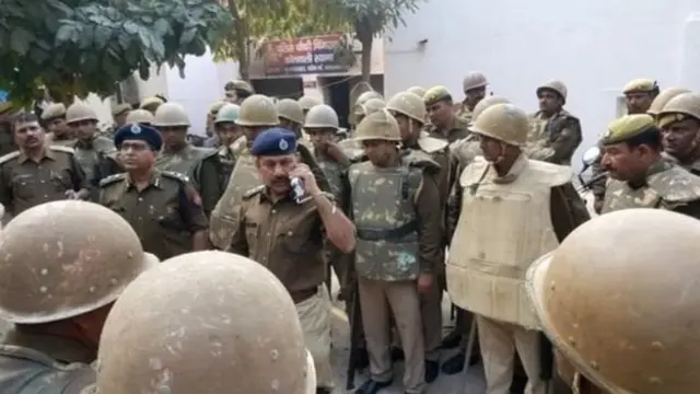 போலீசார்