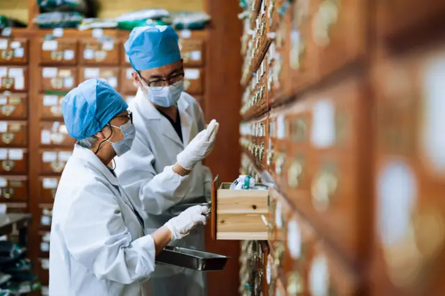 தினமும் காலையில் வெந்நீர் குடிப்பது உடல் ஆரோக்கியத்திற்கு நல்லதா? உண்மை என்ன?