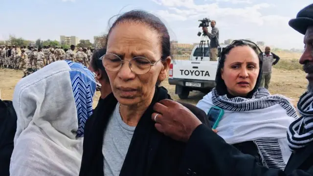 ተጋዳሊት ሮማን ገብረስላሰ ኣብ ስነ ስርዓት ቀብሪ ተጋዳሊት ነጻነት ኣስፋው