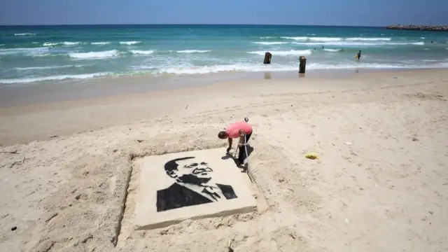 Geesiga hoggaamiya Turkiga oo xeebta Falastiin lagu sawiray taasoo muujineysaa taageerada loo hayo