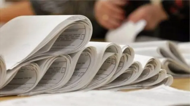 Президенттикке талапкерлер 30 миңден кем эмес колдоочуларынын колтамгасын 26-августтан кеч эмес тапшырышы керек.