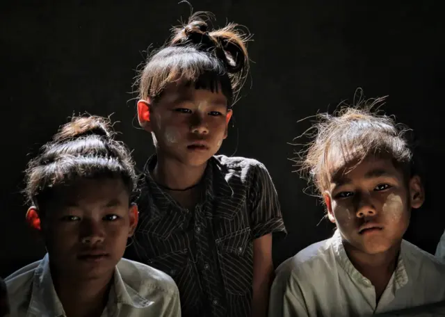 သျှောင်ပေစူးလေးများ