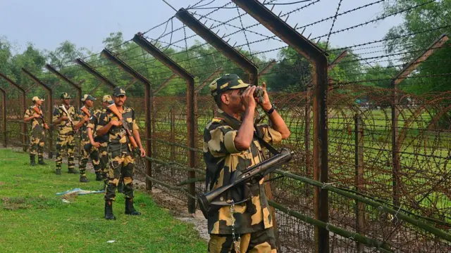 গত কিছুদিনে কয়েকবার 'অবৈধ বাংলাদেশিদের' পুশব্যাক করেছে বিএসএফ