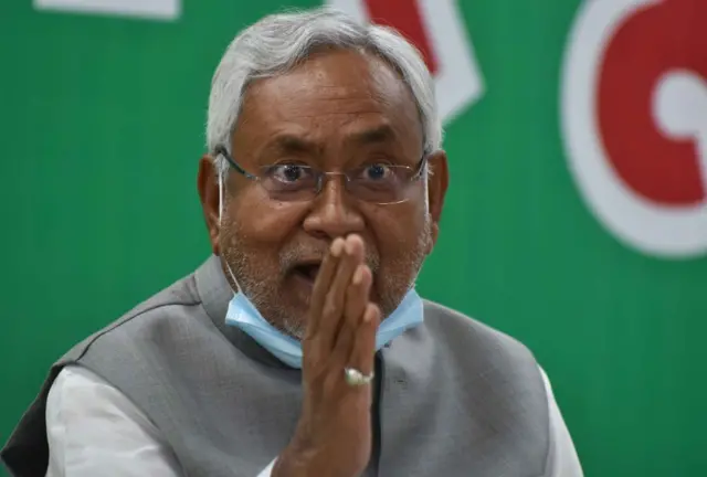 একসময় এনডিএ-র সঙ্গে দীর্ঘদিনের সম্পর্কে ইতি টেনে ছিলেন নীতীশ কুমার পরে যদিও ফায়ার আসেন। 