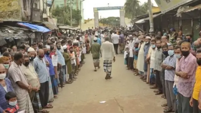গোল্ডেন হ্যান্ডশেকের প্রতিবাদ করেছিলো পাটকল শ্রমিকরা