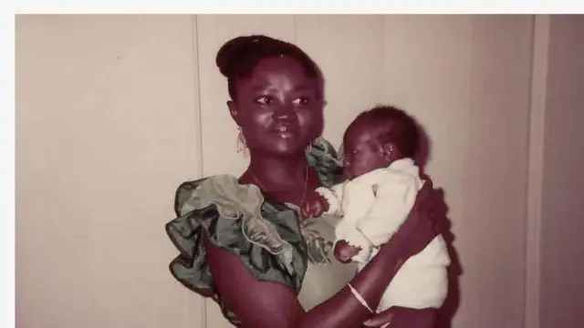 Igbakeji aarẹ Ghana tuntun ree lasiko to n tọmọ lọwọ