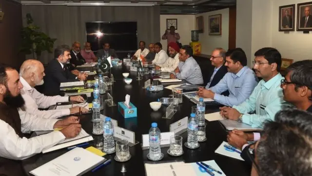 भारत और पाकिस्तान के प्रतिनिधिमंडल के बीच बातचीत