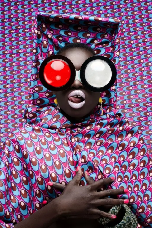 أعمال المصورة الكينية ثانديوي موريو